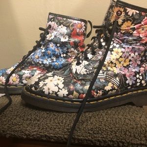 Dr. Marten’s 1990’s Floral Pattern. Women’s US size 8. Cushion Sole. One owner.